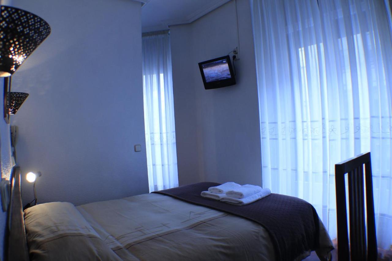 Hostal Esmeralda Μαδρίτη Εξωτερικό φωτογραφία