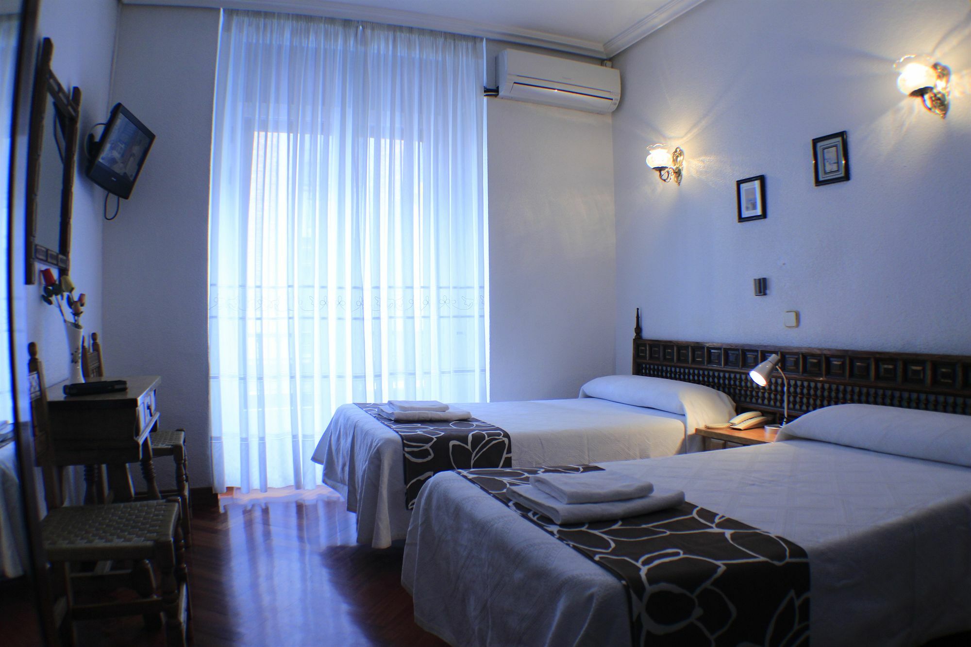 Hostal Esmeralda Μαδρίτη Εξωτερικό φωτογραφία