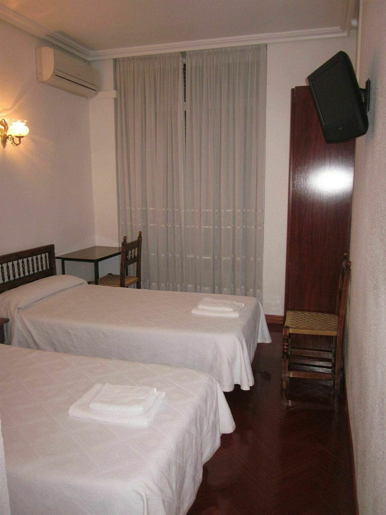 Hostal Esmeralda Μαδρίτη Εξωτερικό φωτογραφία