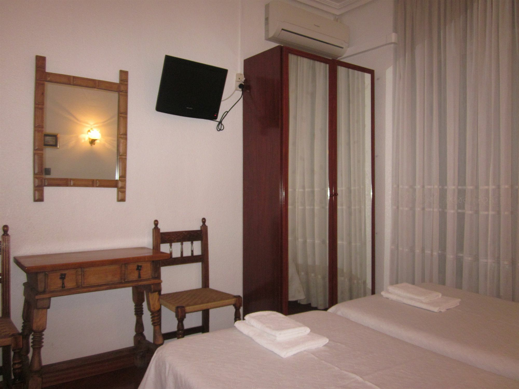 Hostal Esmeralda Μαδρίτη Εξωτερικό φωτογραφία