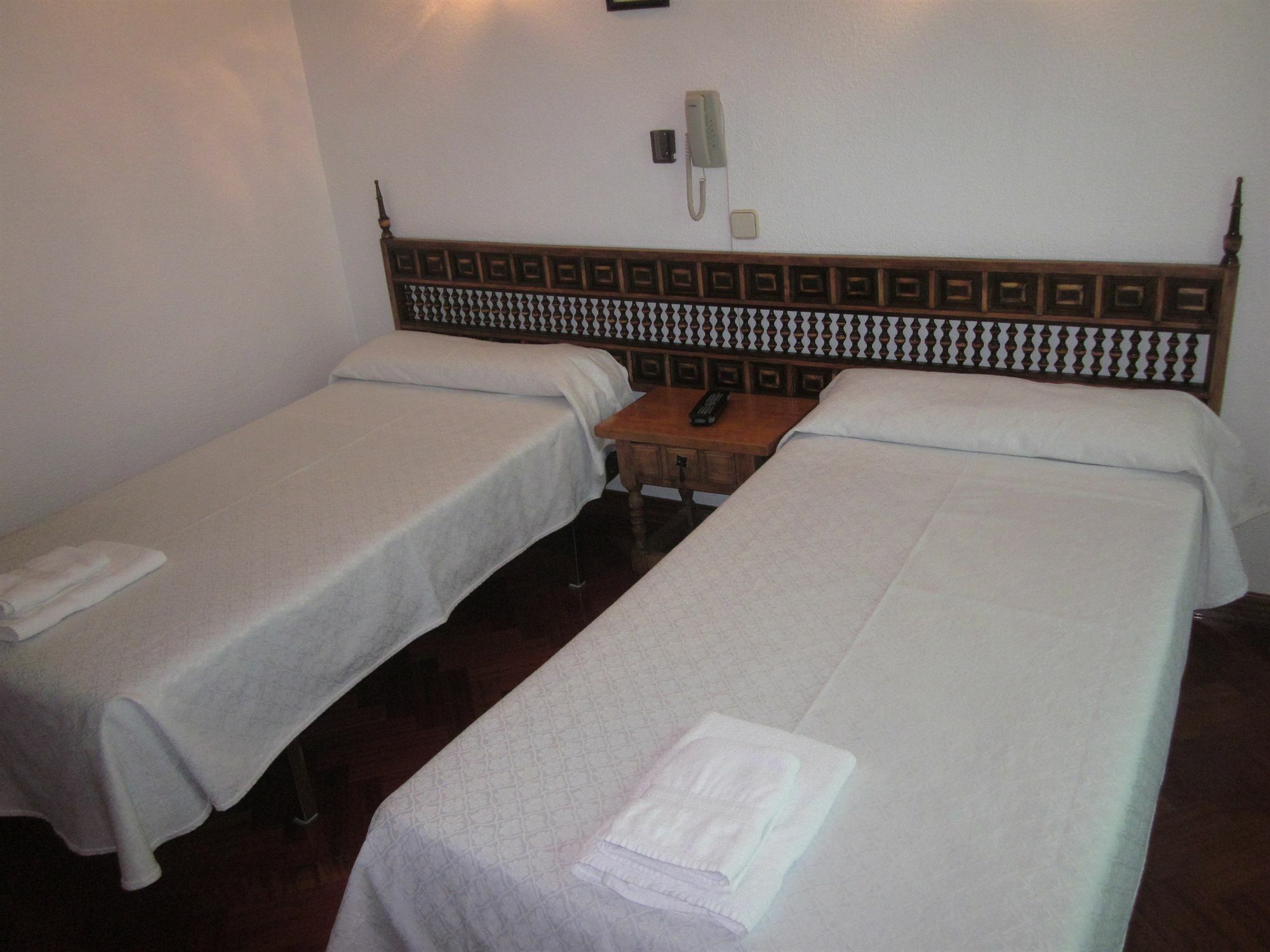 Hostal Esmeralda Μαδρίτη Εξωτερικό φωτογραφία