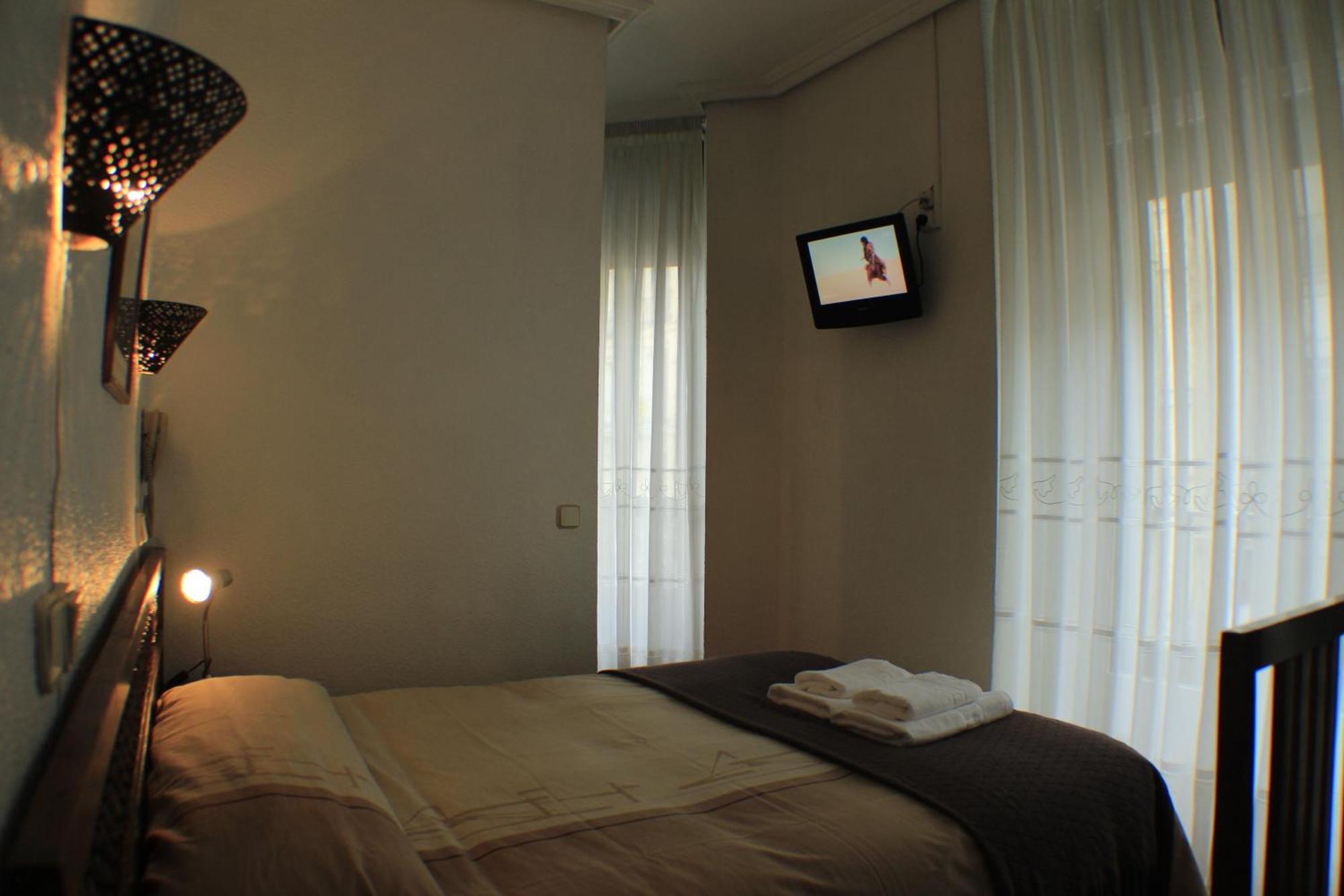 Hostal Esmeralda Μαδρίτη Εξωτερικό φωτογραφία