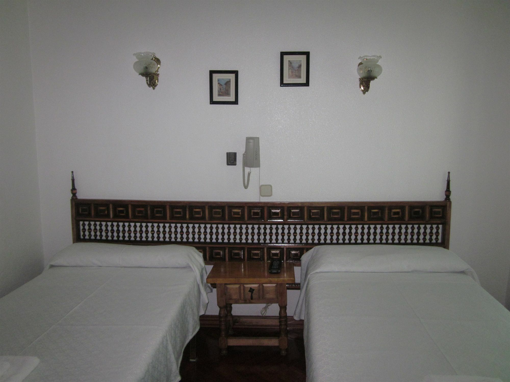 Hostal Esmeralda Μαδρίτη Εξωτερικό φωτογραφία