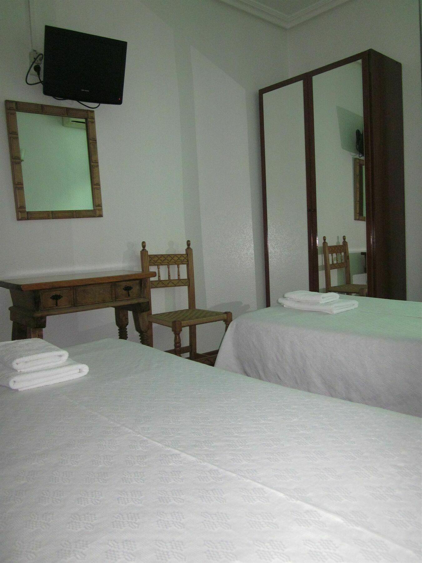 Hostal Esmeralda Μαδρίτη Εξωτερικό φωτογραφία